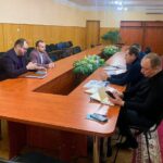 Відбулась зустріч міського голови Івана Столбового, заступника міського голови Володимира Чуприна з заступником директора ГПУ”ШЕБЕЛИНКАГАЗВИДОБУВАННЯ ” з земельних та соціальних питань Андрієм Богдановим…