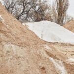 Для посипання вулиць і доріг заготовлено піщано-сольову суміш