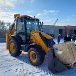 КП «Балаклійський водоканал» отримав універсальний екскаватор-навантажувач для потреб мешканців
