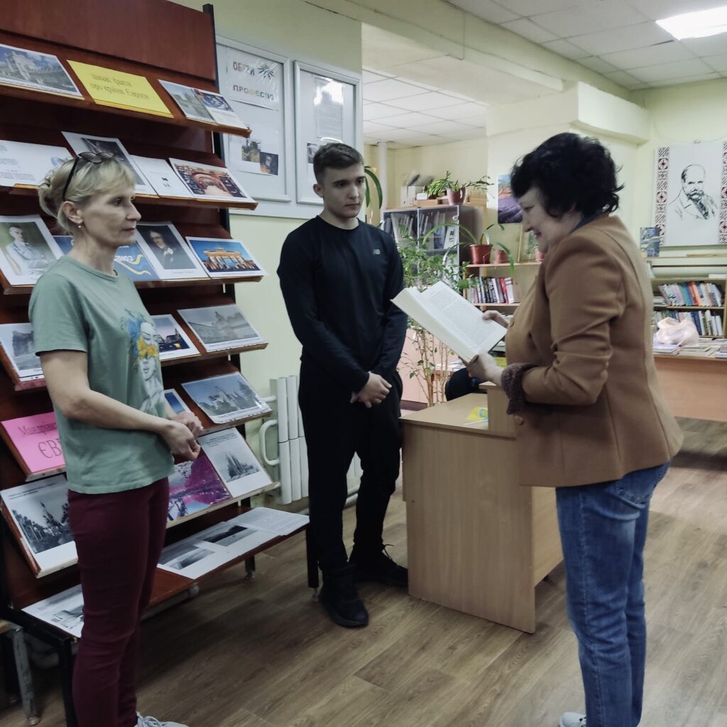 Книжкова фото–виставка «Мандрівка країнами Європи»