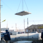 У Балаклії тривають роботи з встановлення наземних захисних споруд цивільного захисту модульного типу.