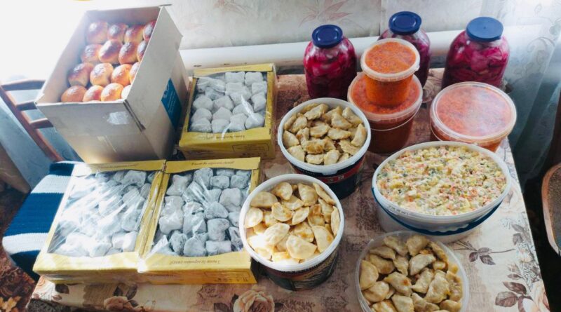 Домашні страви від мешканців села Гусарівка для бійців ЗСУ
