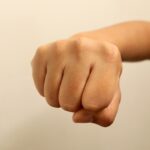Дитячі бійки з дорослими наслідками: що треба знати про відповідальність за них