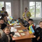 «Бібліотека з рюкзачка» провела патріотичну годину в мікрорайоні Лагері