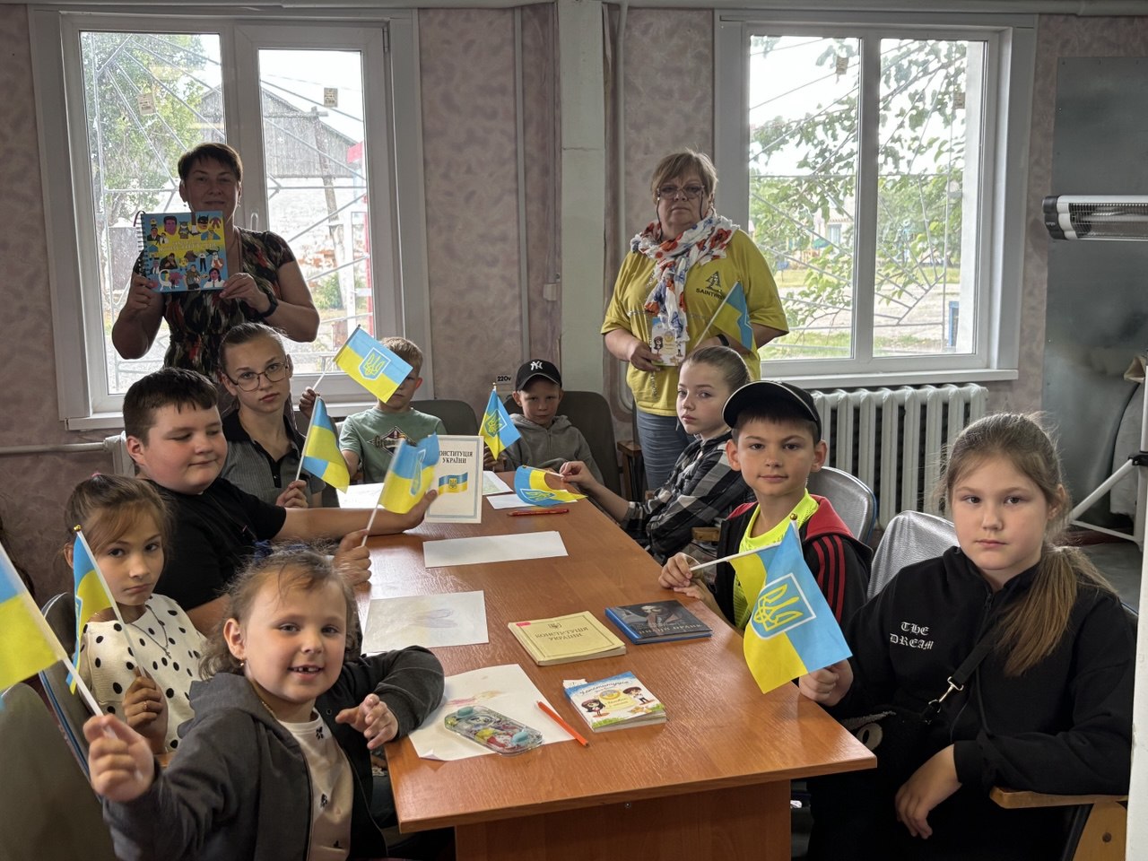 «Бібліотека з рюкзачка» провела патріотичну годину в мікрорайоні Лагері