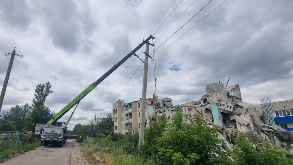 У селах Балаклійської громади проведено роботи з демонтажу аварійних конструкцій