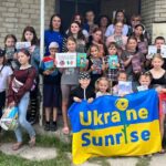 “Бібліотека з рюкзачка” в Лагерях: книжкові оповідки про всілякі квітки