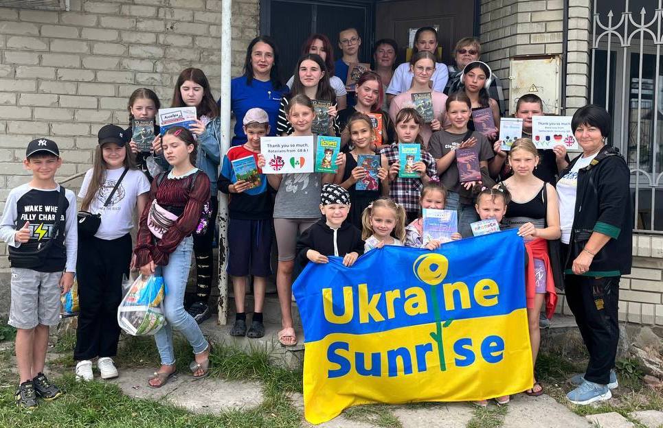 “Бібліотека з рюкзачка” в Лагерях: книжкові оповідки про всілякі квітки