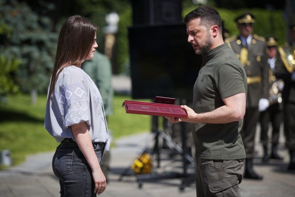 Президент України вручив орден «Золота Зірка» родині загиблого Героя України Мороза Вадима Сергійовича