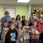 А гарбуз — не гаяв часу — набирав об’єм і масу,Перевальцем по городу йде шукати свого роду… — В. Литовченко