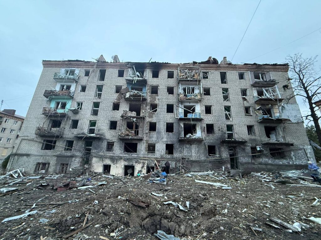 Наслідки ворожого удару по м. Балаклія 01.10.2025