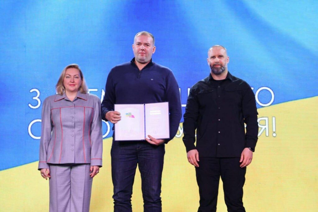 Начальник Балаклійської МВА Віталій Карабанов отримав почесну грамоту Харківської обласної військової адміністрації та високу відзнаку Харківської обласної ради «За заслуги перед Харківщиною»