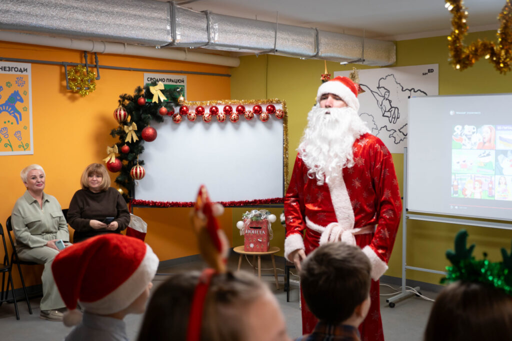 Солодкі подарунки до Дня Святого Миколая для вихованців та учнів Балаклійської громади