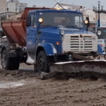 У громаді триває розчистка доріг і тротуарів