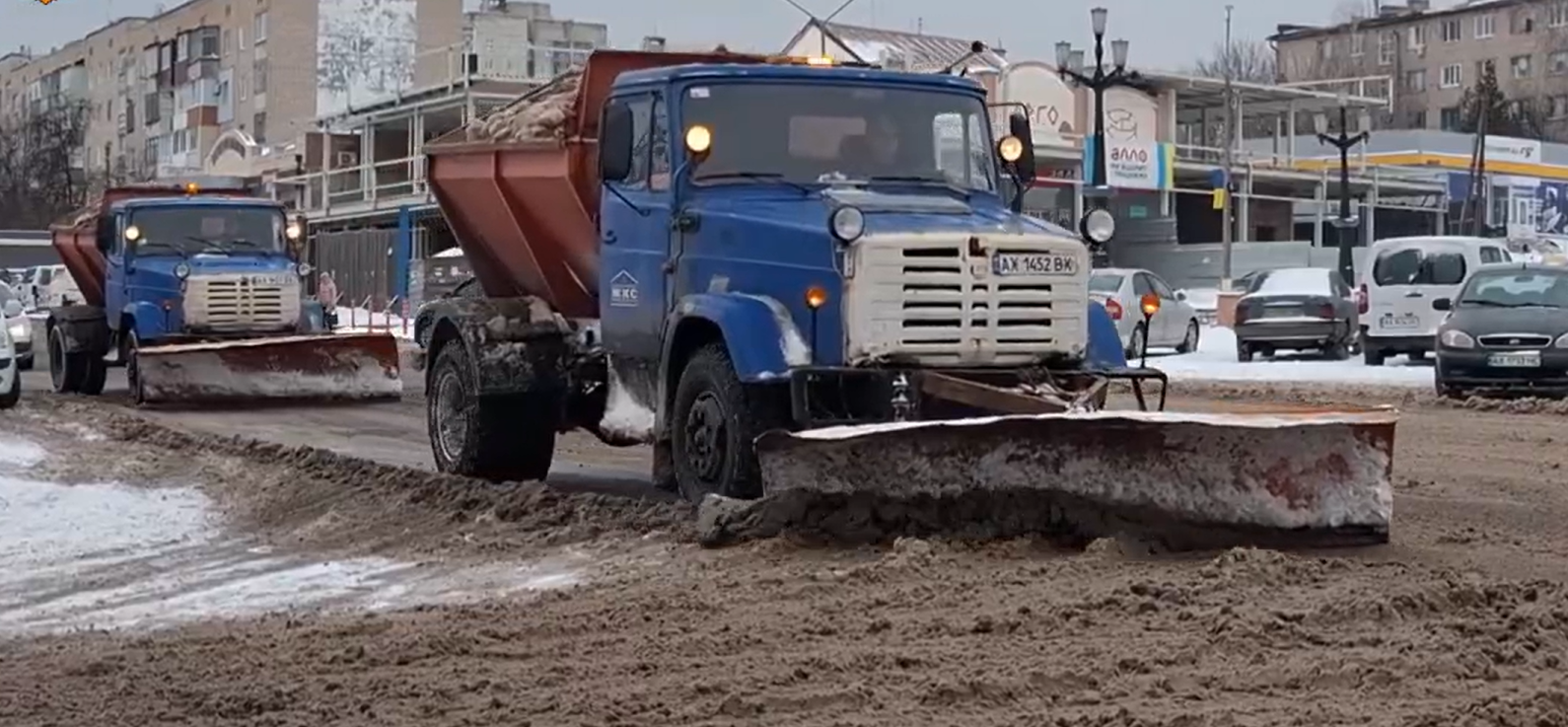 У громаді триває розчистка доріг і тротуарів
