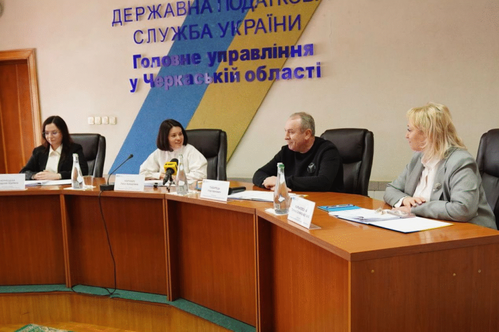 Команда ДПС та бізнес Черкащини обговорили дроблення бізнесу, ПДВ та ризикові операції