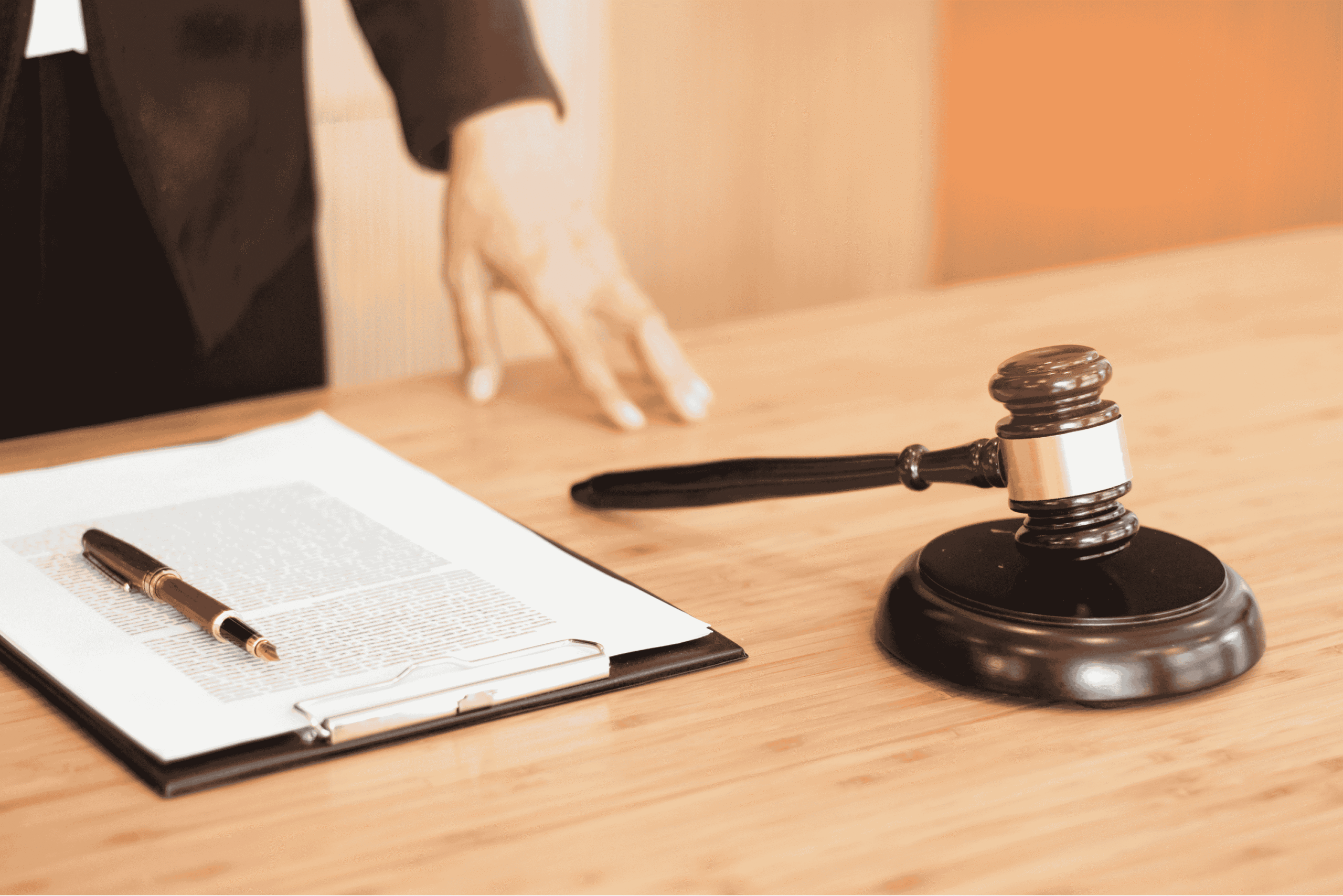 Навіщо потерпілим у кримінальному провадженні адвокат і хто може отримати його послуги безкоштовно