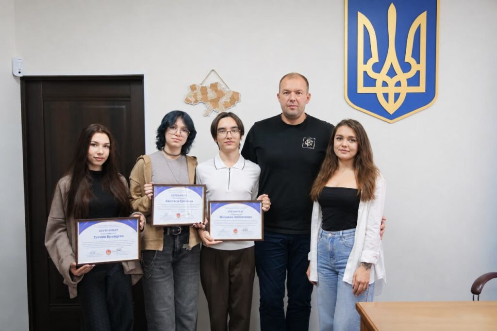 У структурних підрозділах Балаклійської міської ради успішно завершилося стажування нашої активної молоді.