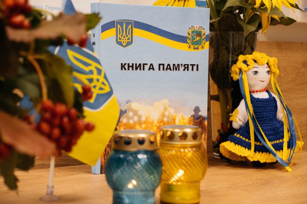 «Стіл пам’яті»: Балаклійська громада об’єдналася у вшануванні полеглих Захисників і Захисниць України